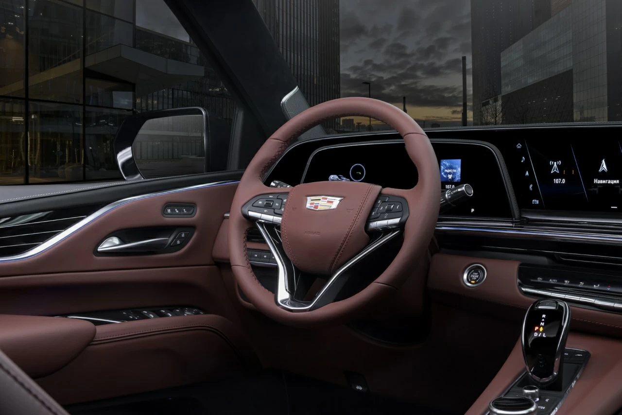 Cadillac Escalade Ultima Brown. Торпедо.