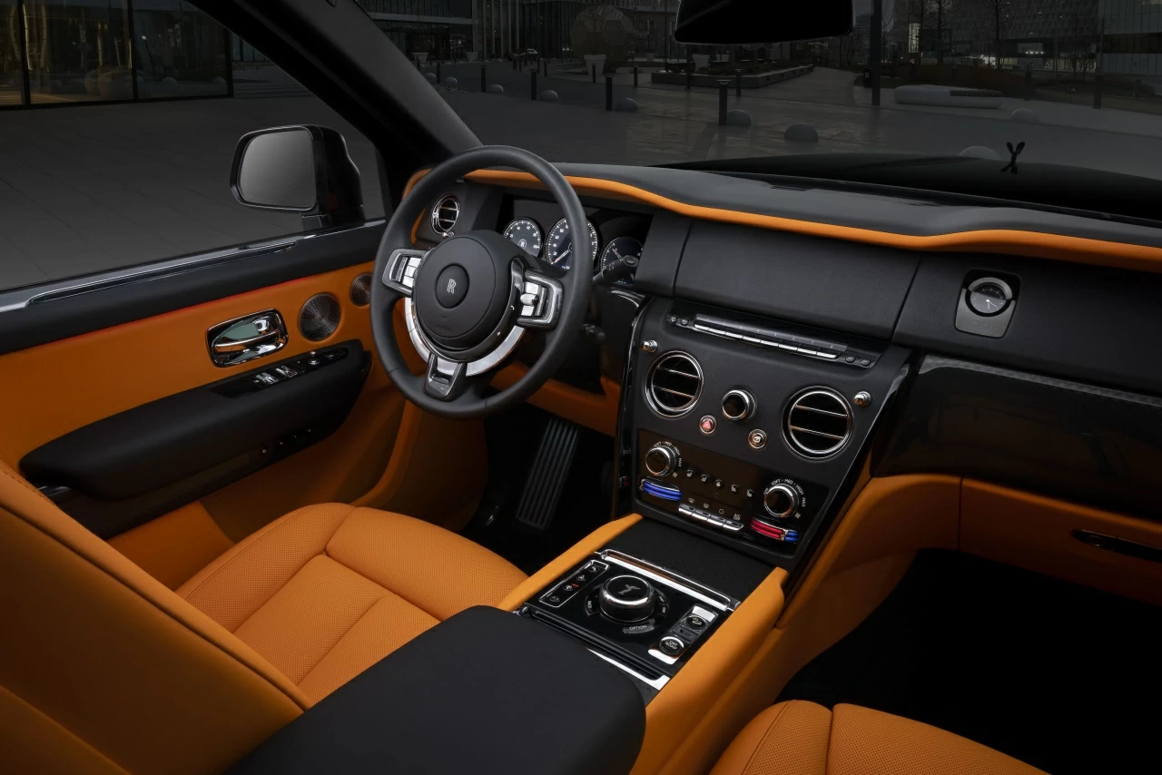 Rolls-Royce Cullinan. Торпедо. Фото