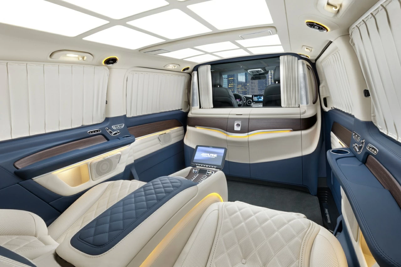 Салон Mercedes-Benz V-VIP. Фото 1