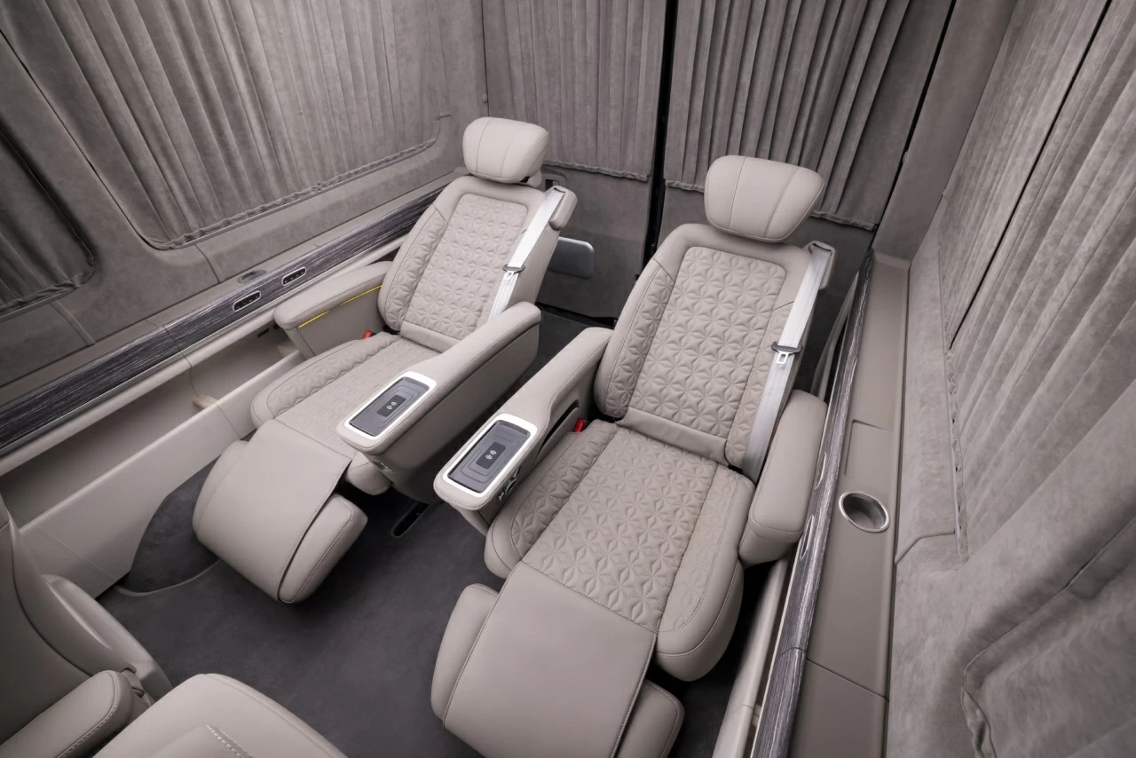 Салон Mercedes-Benz Sprinter Business Jet. Фото 1