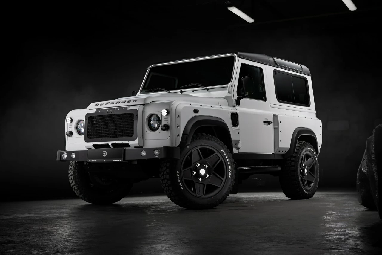  Land Rover Defender White & BLack