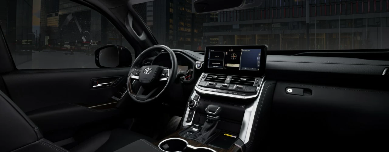 Toyota Land Cruiser 300 Series. Торпедо