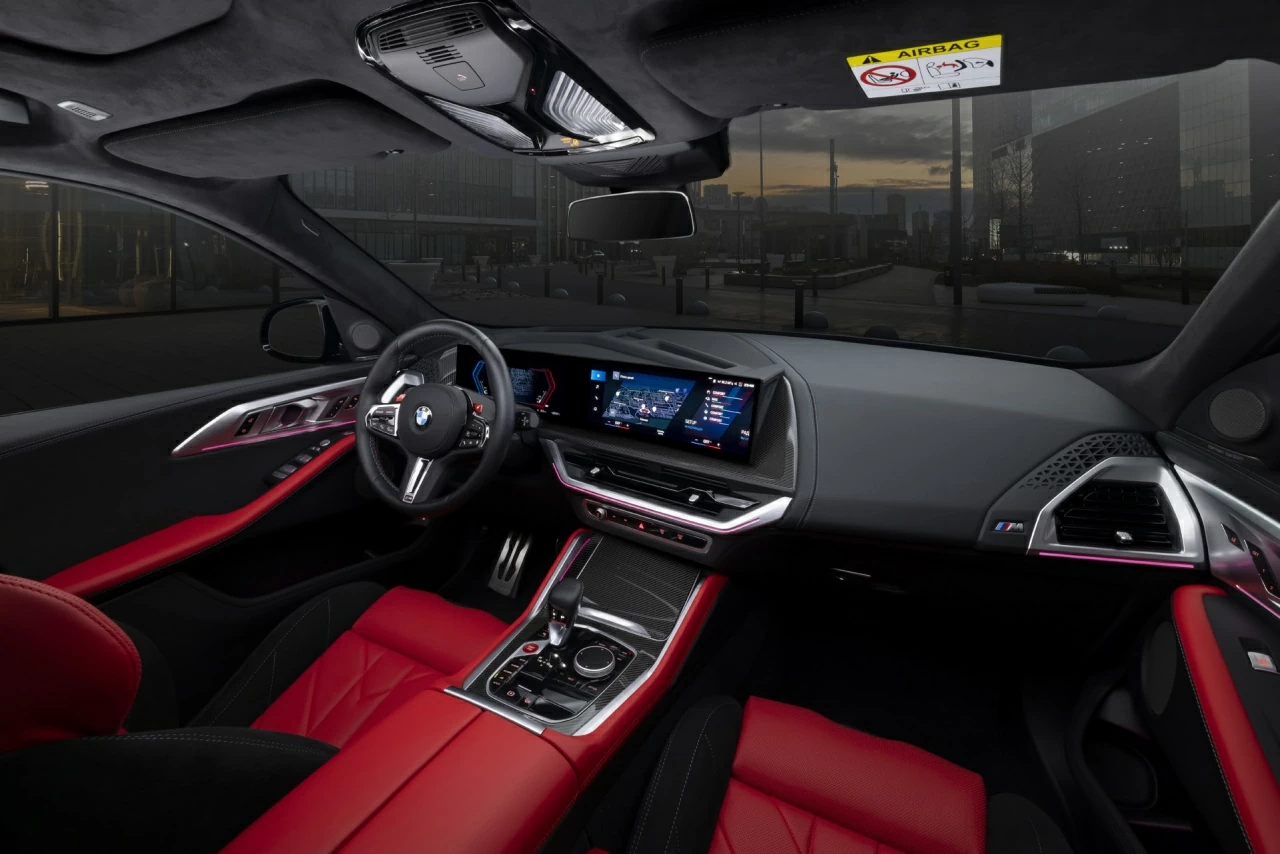 BMW XM. Торпедо.