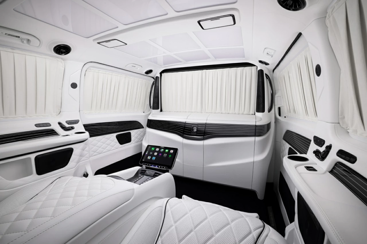 Салон Mercedes-Benz V-Class 300D. Фото 21