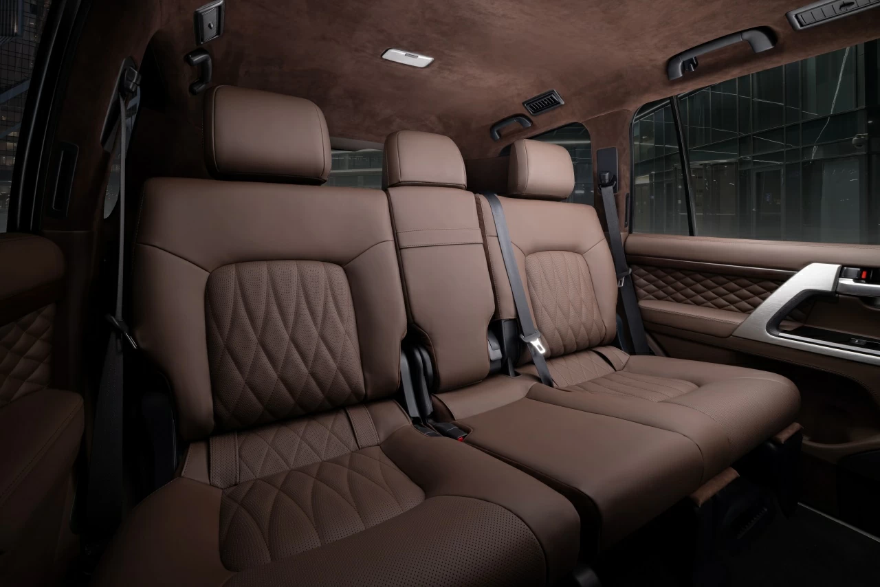 Салон Toyota Land Cruser. Фото 2