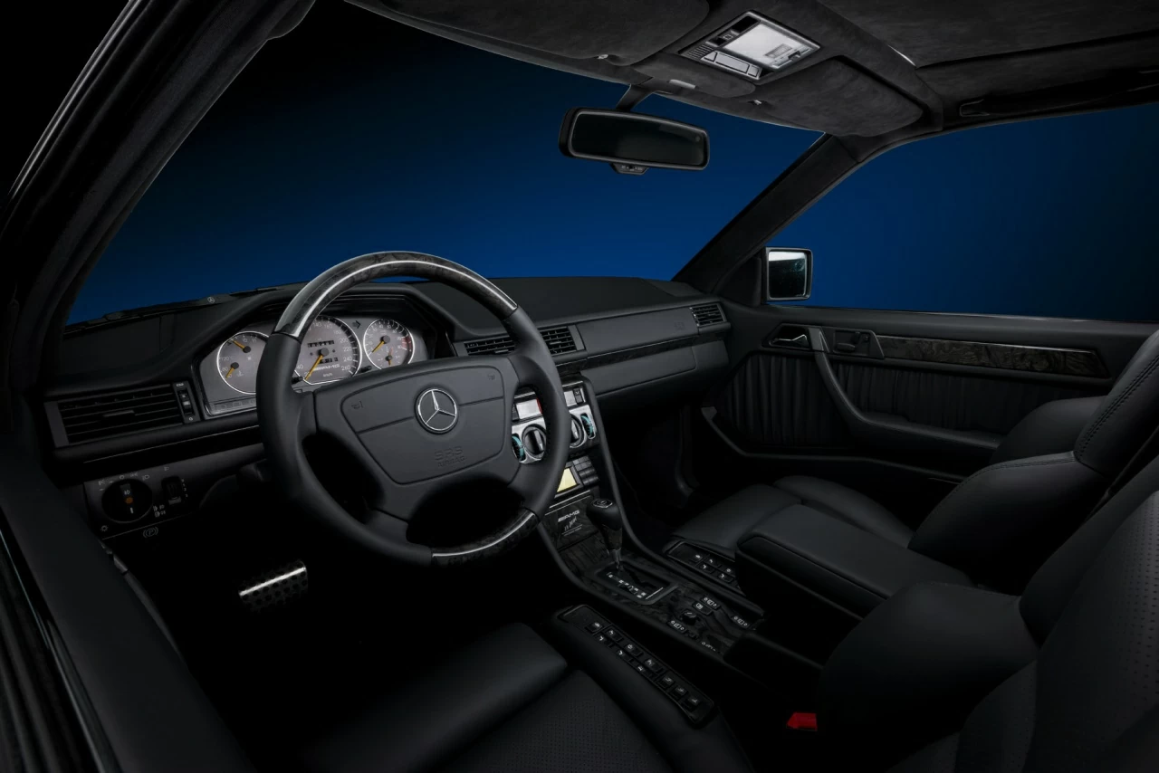 Mercedes-Benz W124. Торпедо