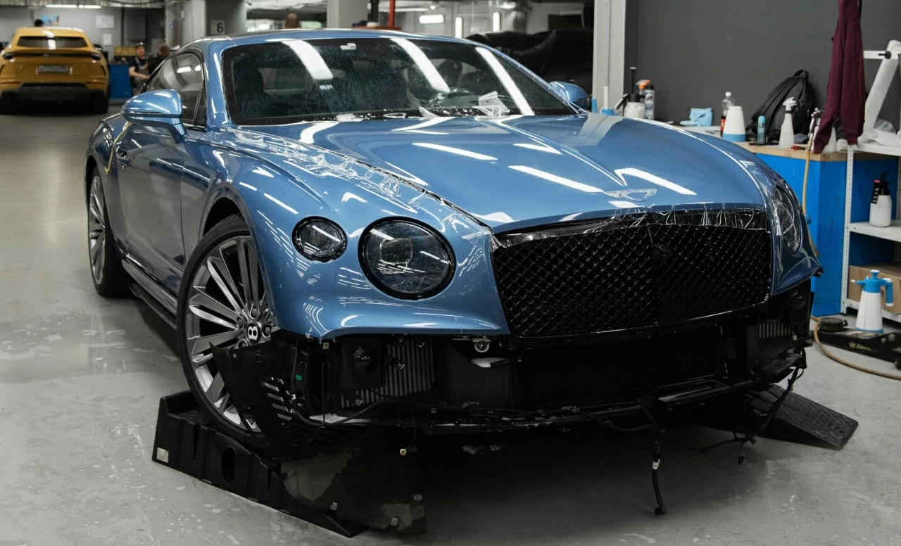 Оклейка автомобиля цветной пленкой. Фото 1