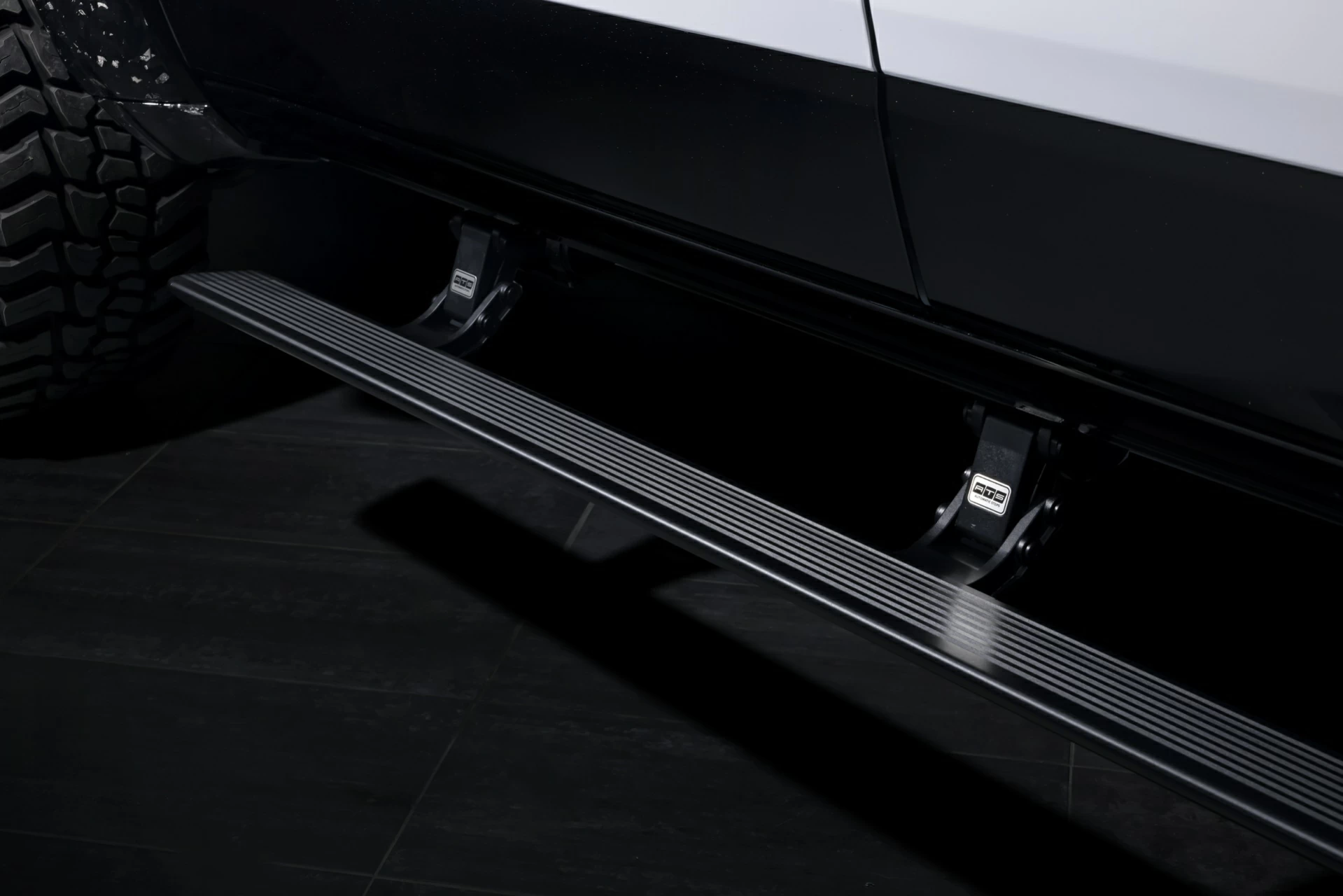 Dodge RAM TRX Carbon. Пороги