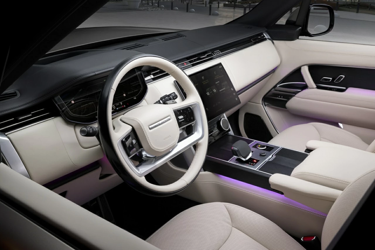 Land Rover Range Rover. Торпедо