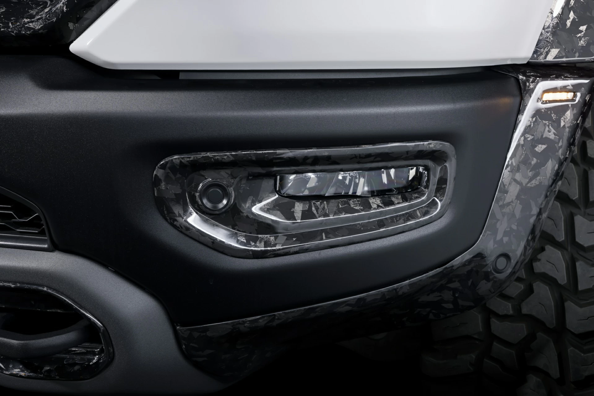 Dodge RAM TRX Carbon. Дверь