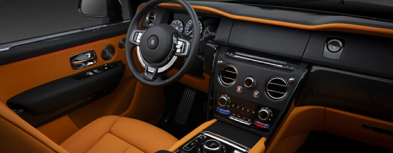 Rolls-Royce Cullinan. Торпедо