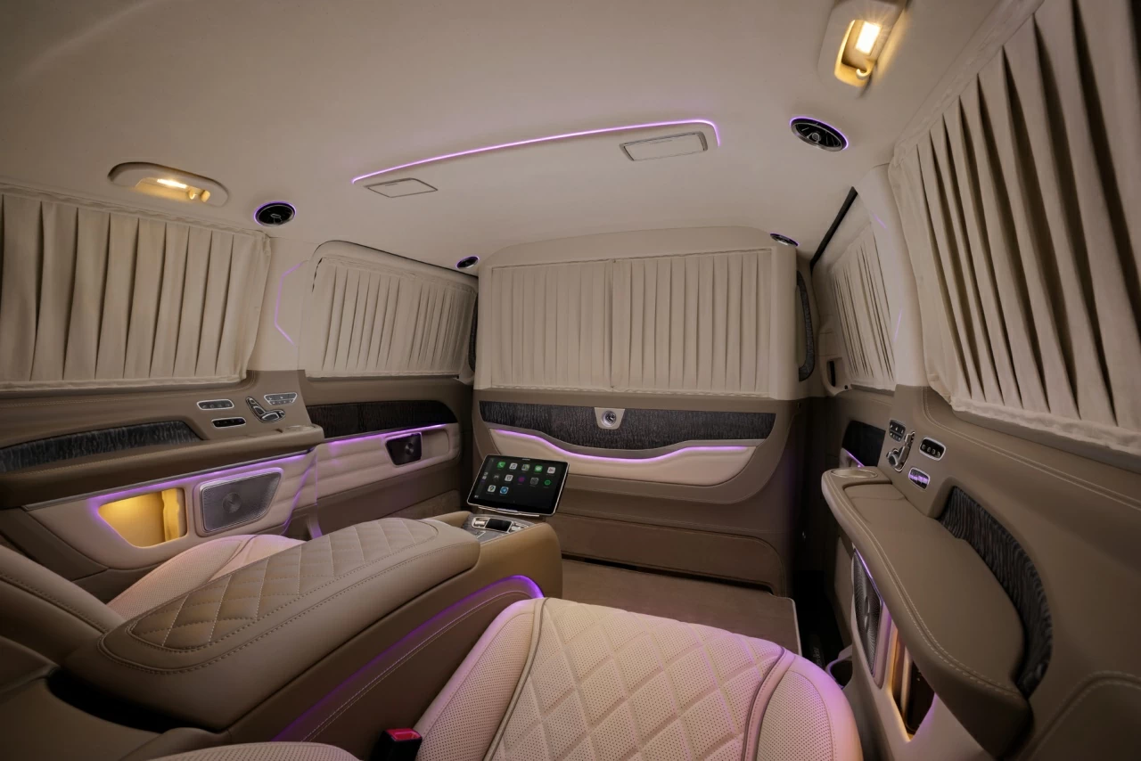 Салон Mercedes-Benz V-Class 300D V-BusinessJet. Фото 2