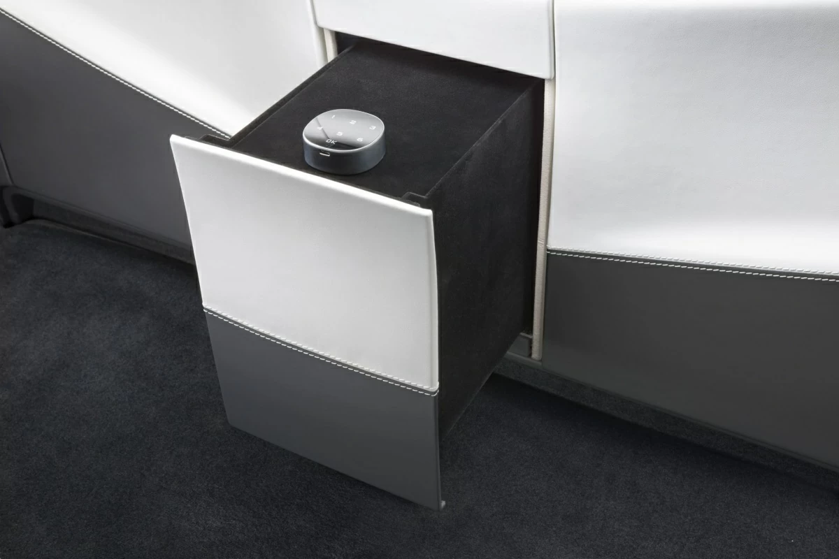 Сейф в перегородке