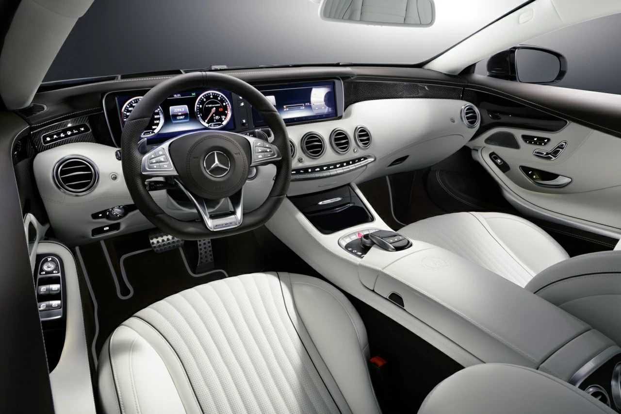 Mercedes-Benz S65 AMG Coupe. Торпедо