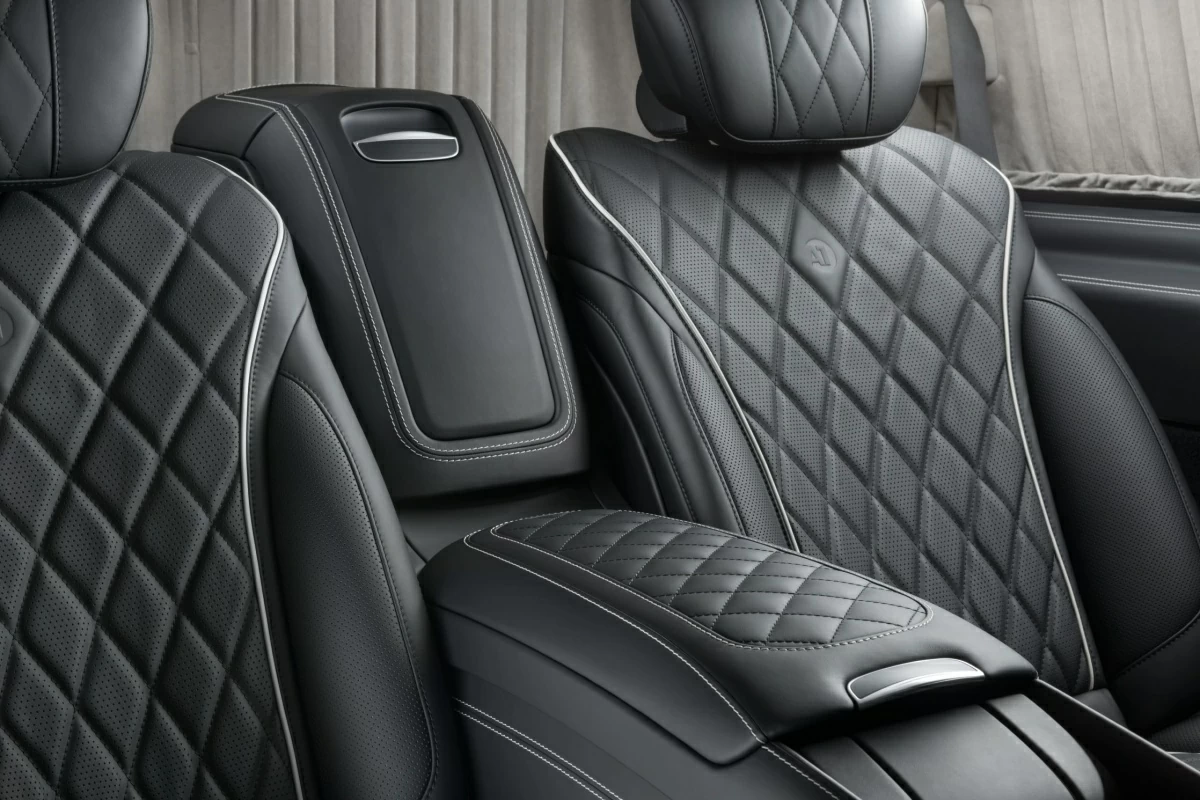 Ящик Mercedes‐Maybach между креслами