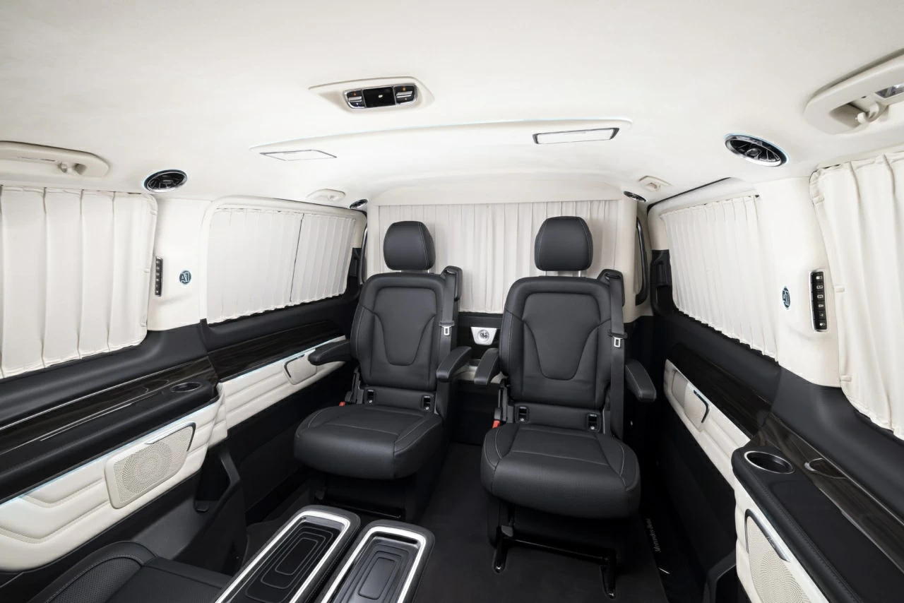 Салон Mercedes-Benz V-Comfort. Фото 1