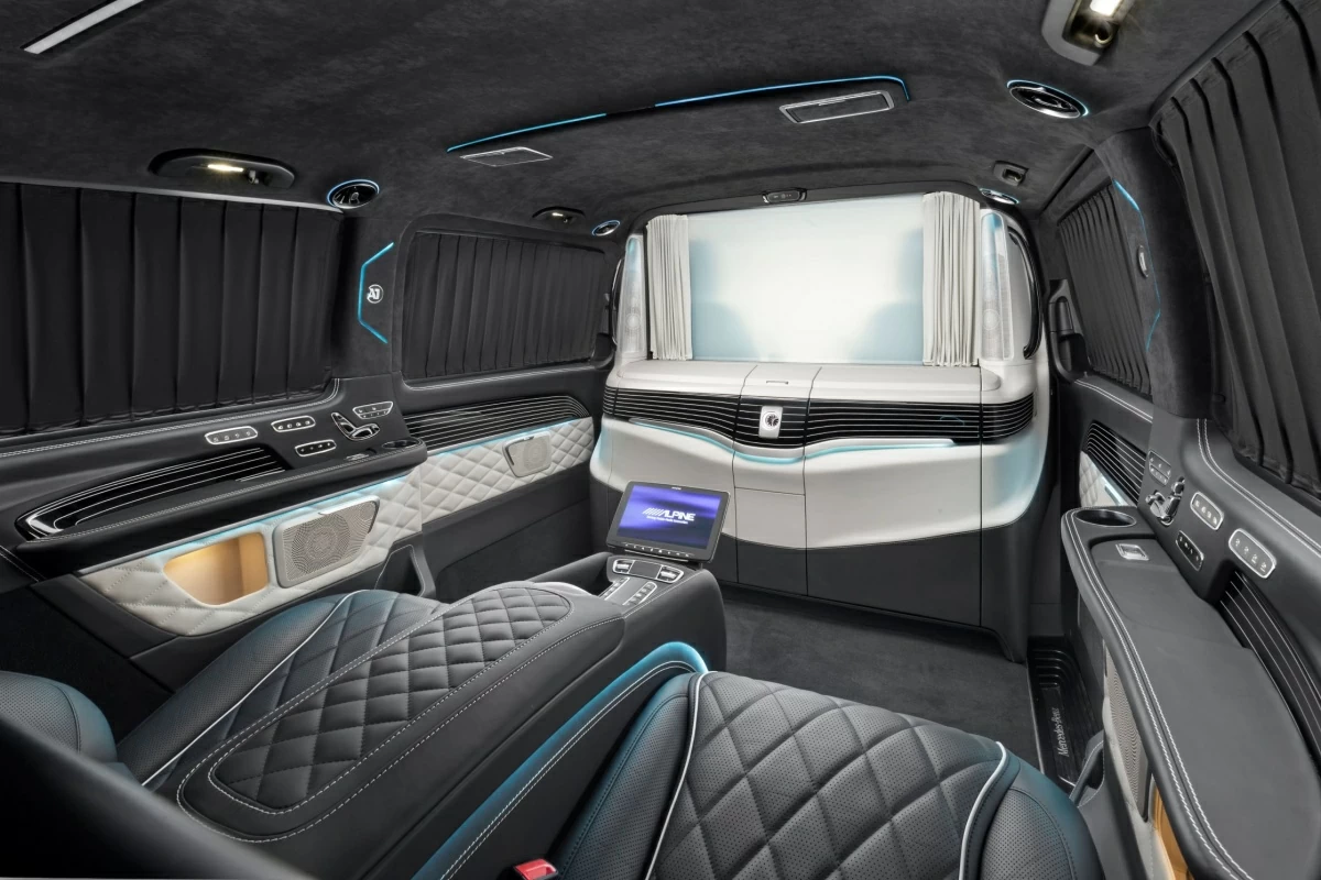 Монохромное стекло в перегородке