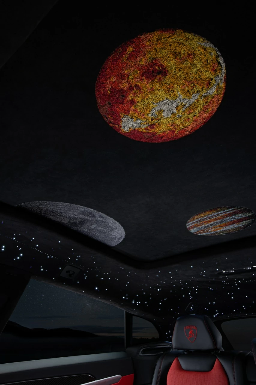 Lamborghini Urus звездное небо. Фото 1