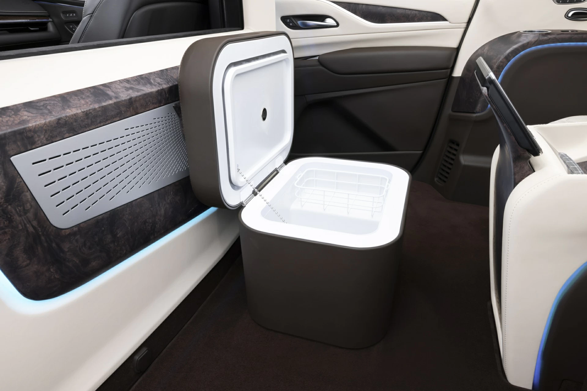 Тюнинг Cadillac Escalade Beige ULTIMA VIP. Фото 13