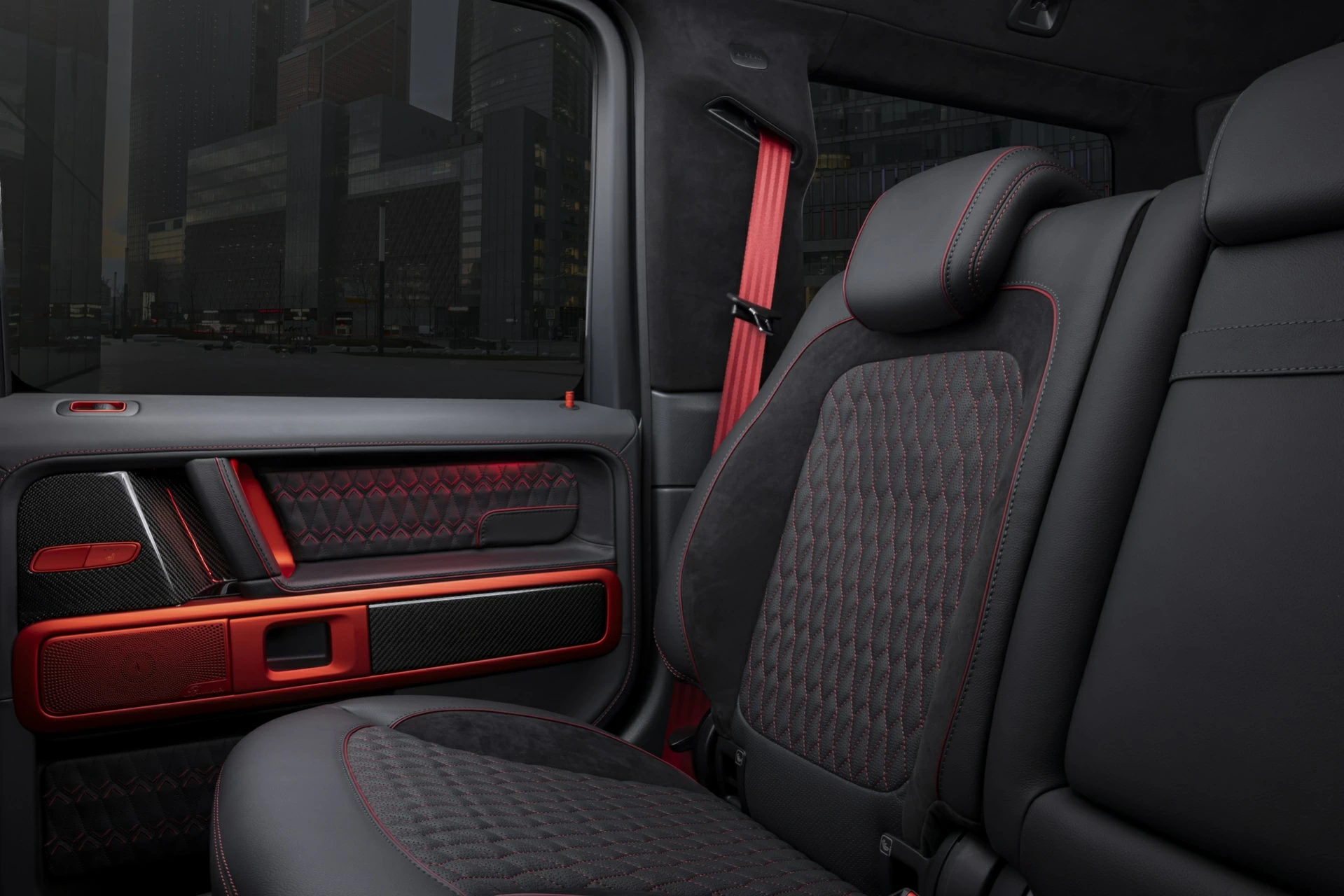 Салон Mercedes-Benz BRABUS G900 Rocket Red&Black. Фото 5