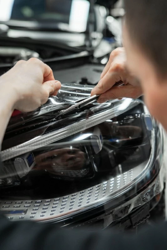 Оклейка защитной плёнкой передней части