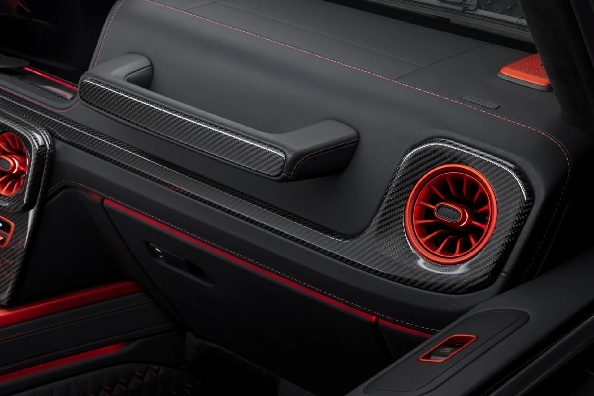 Тюнинг Mercedes-Benz BRABUS G900 Rocket Red&Black. Фото 3