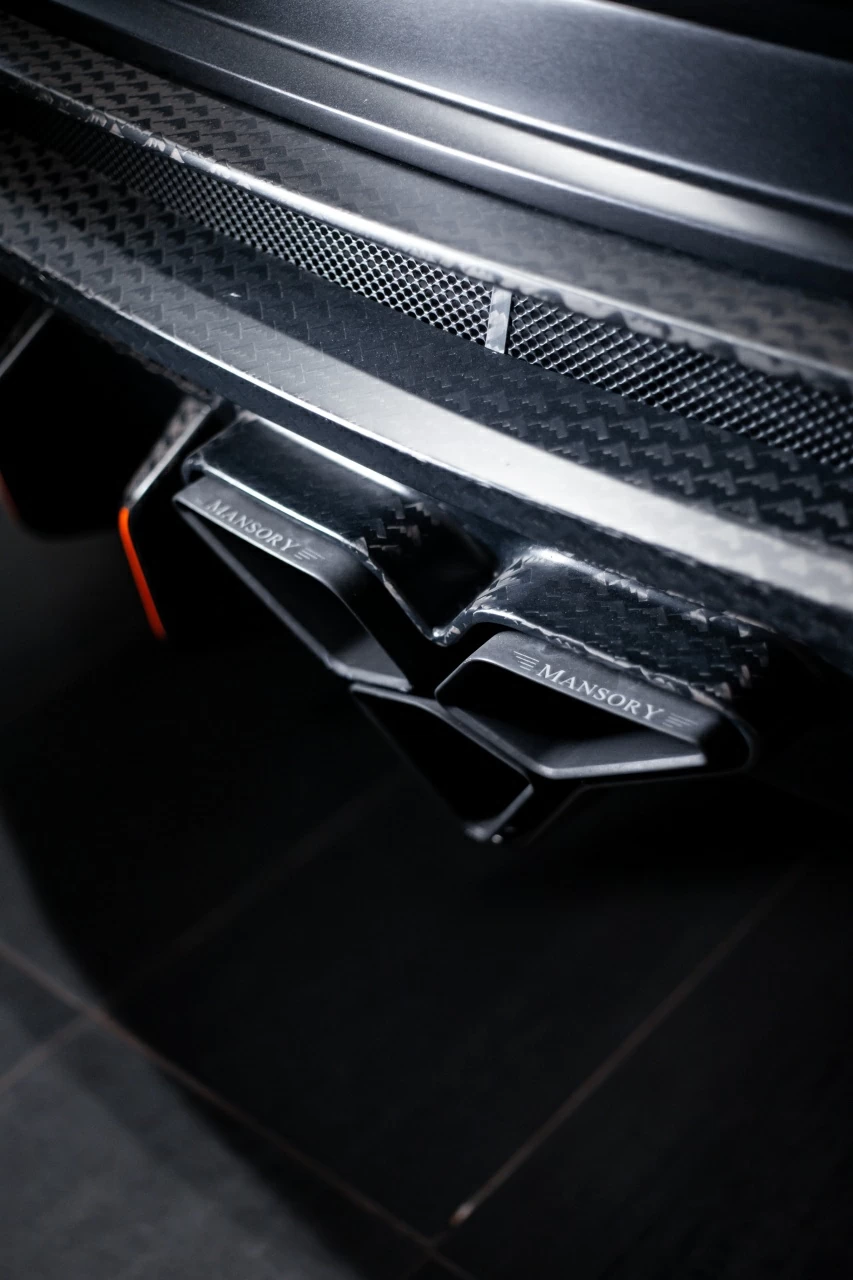 Карбон на автомобиль. Фото