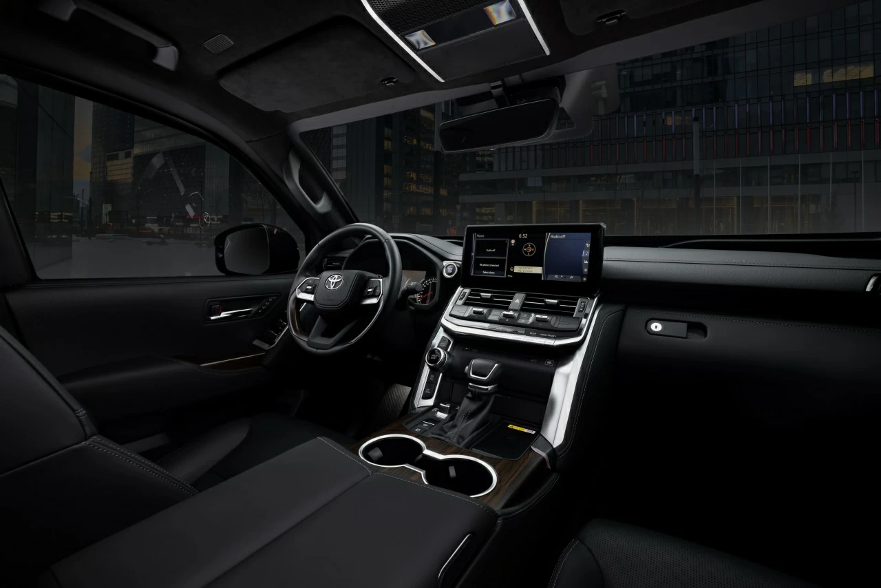 Toyota Land Cruser. Торпедо