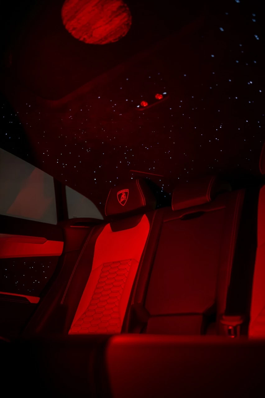 Lamborghini Urus звездное небо. Фото 18