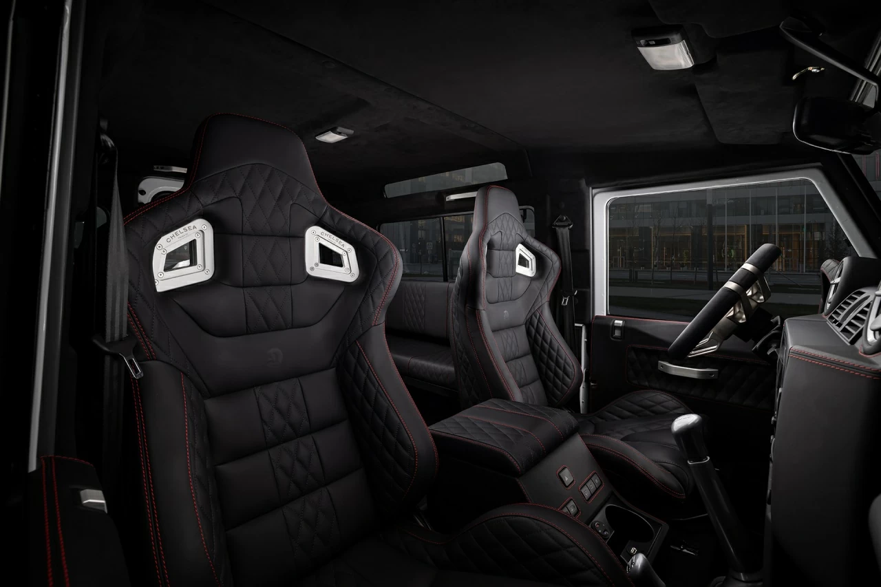 Перетяжка салона кожей Land Rover Defender. Контрастная нитка в интерьере. А1 Тюнинг