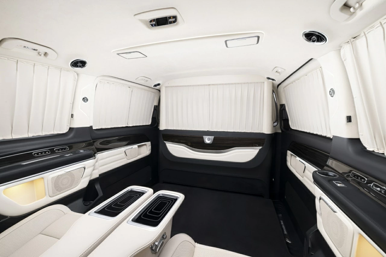 Салон Mercedes-Benz V-Comfort. Фото 31