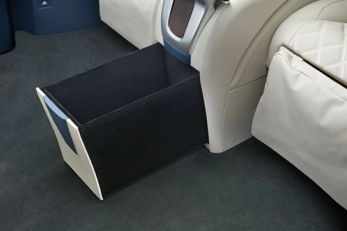 Дополнительный ящик в центральной консоли