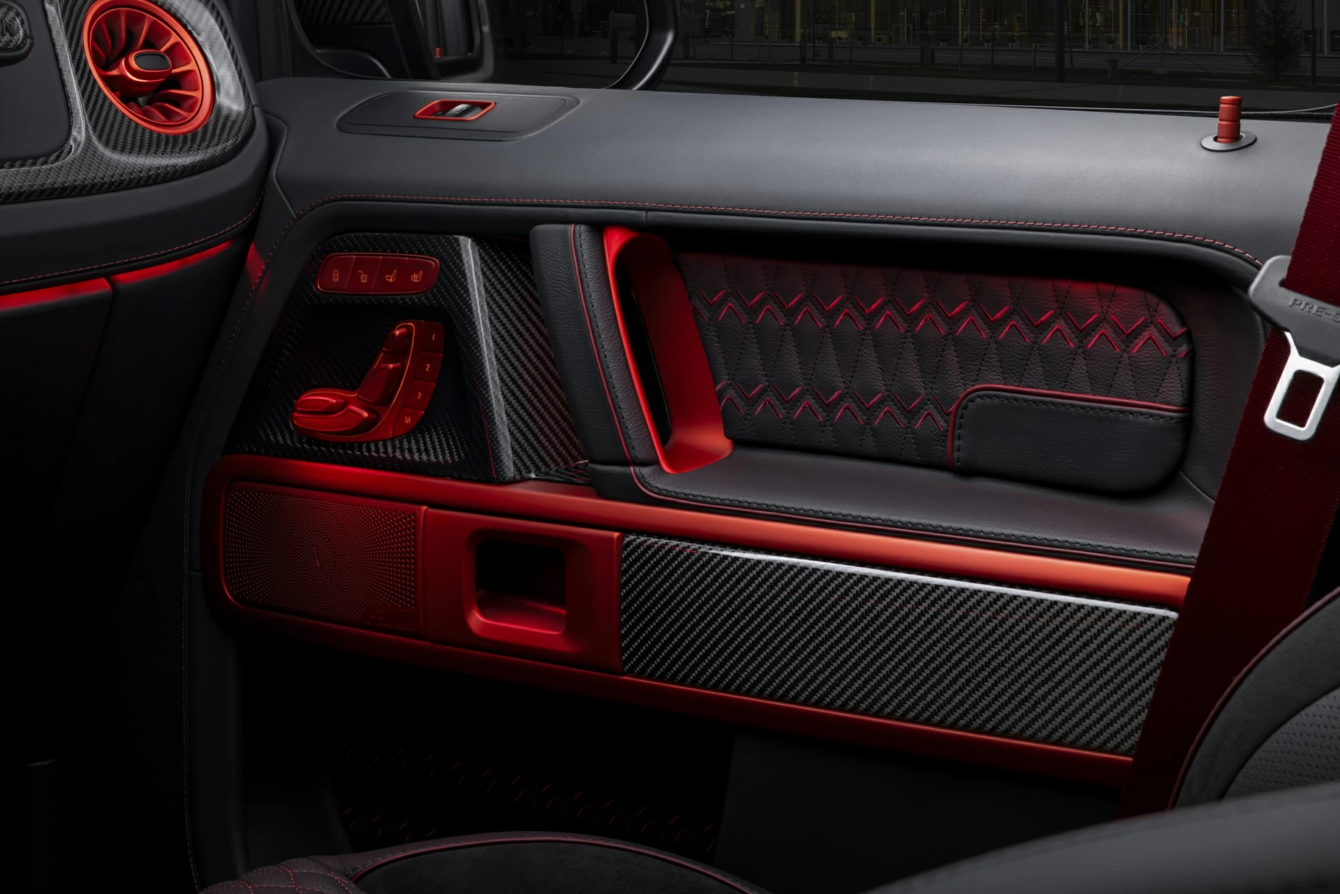 Mercedes-Benz BRABUS G900 Rocket Red&Black. Дверь