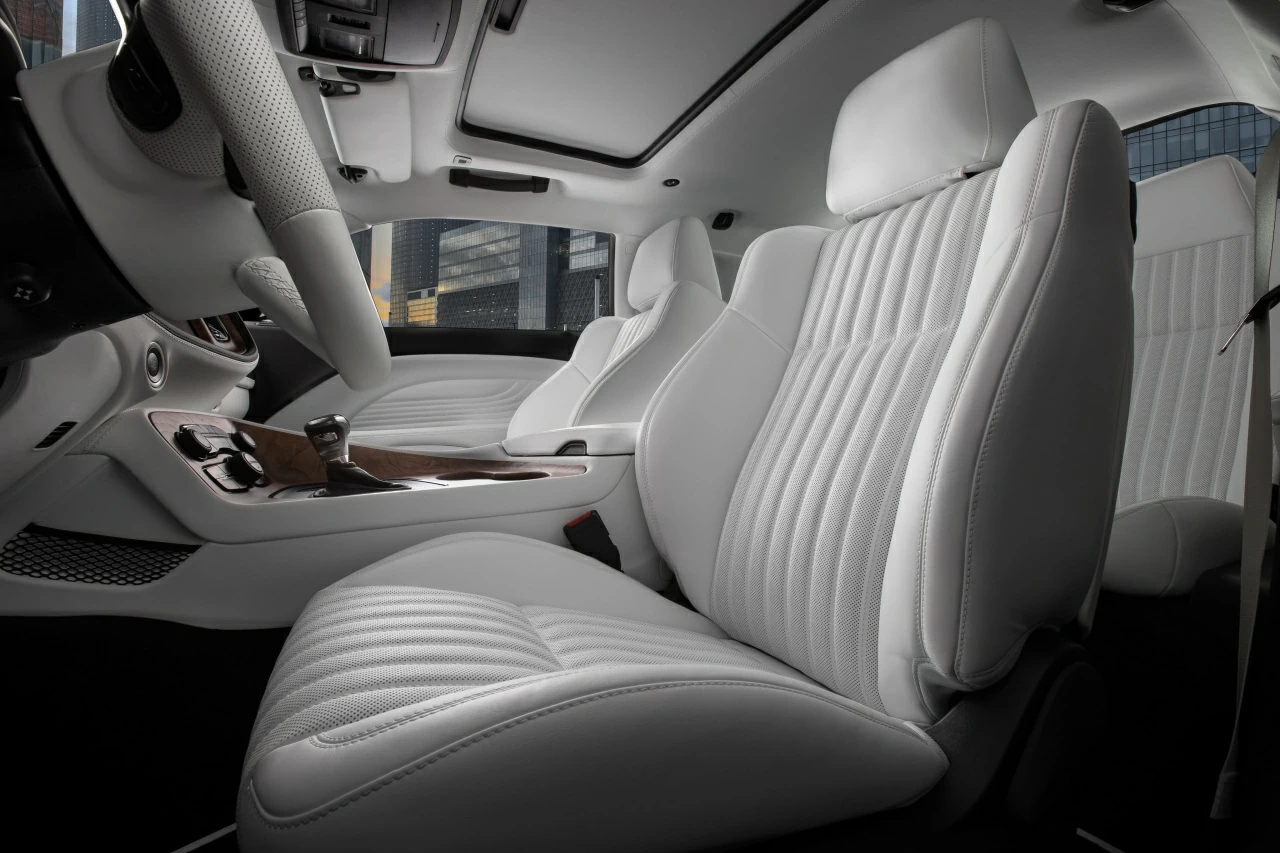 Перетяжка салона автомобиля кожей