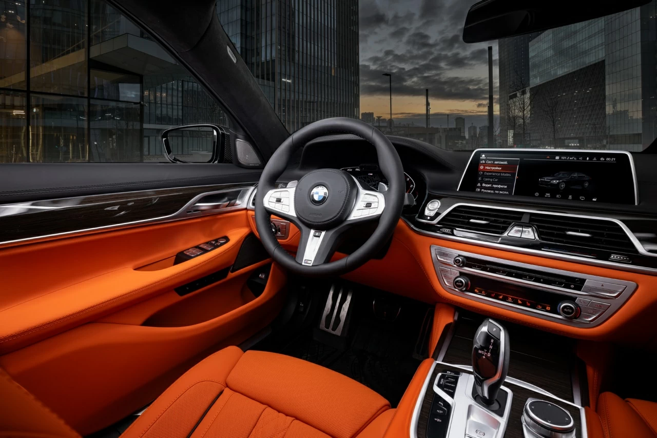 BMW 7 Series. Торпедо. Фото