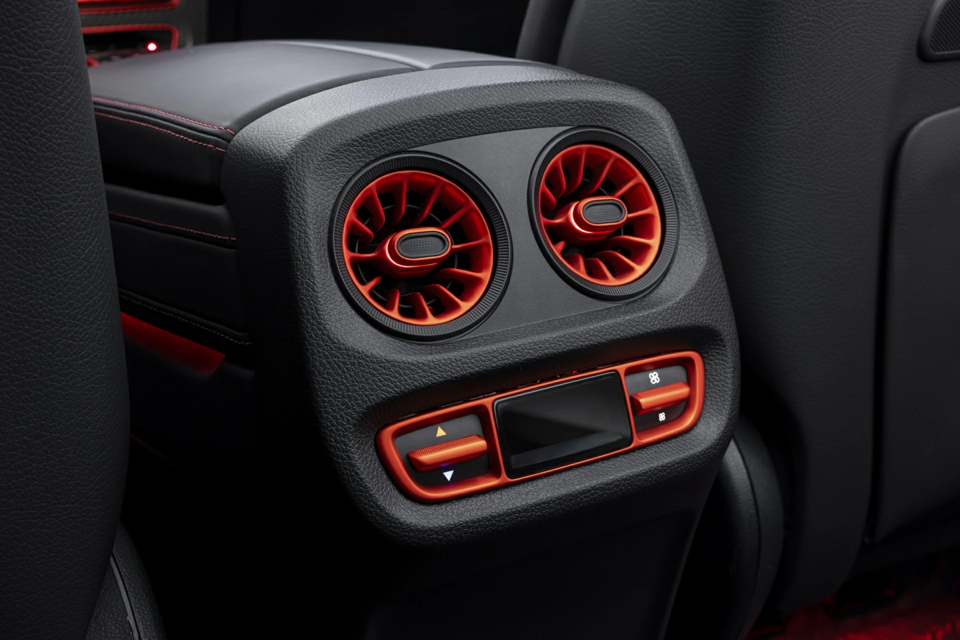 Тюнинг Mercedes-Benz BRABUS G900 Rocket Red&Black. Фото 5