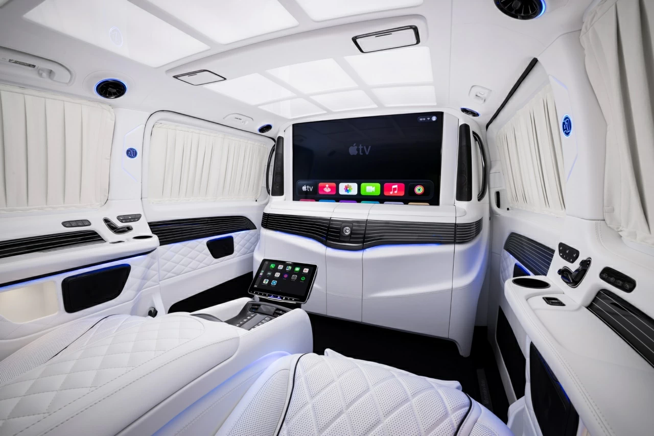 Салон Mercedes-Benz V-Class 300D. Фото 22