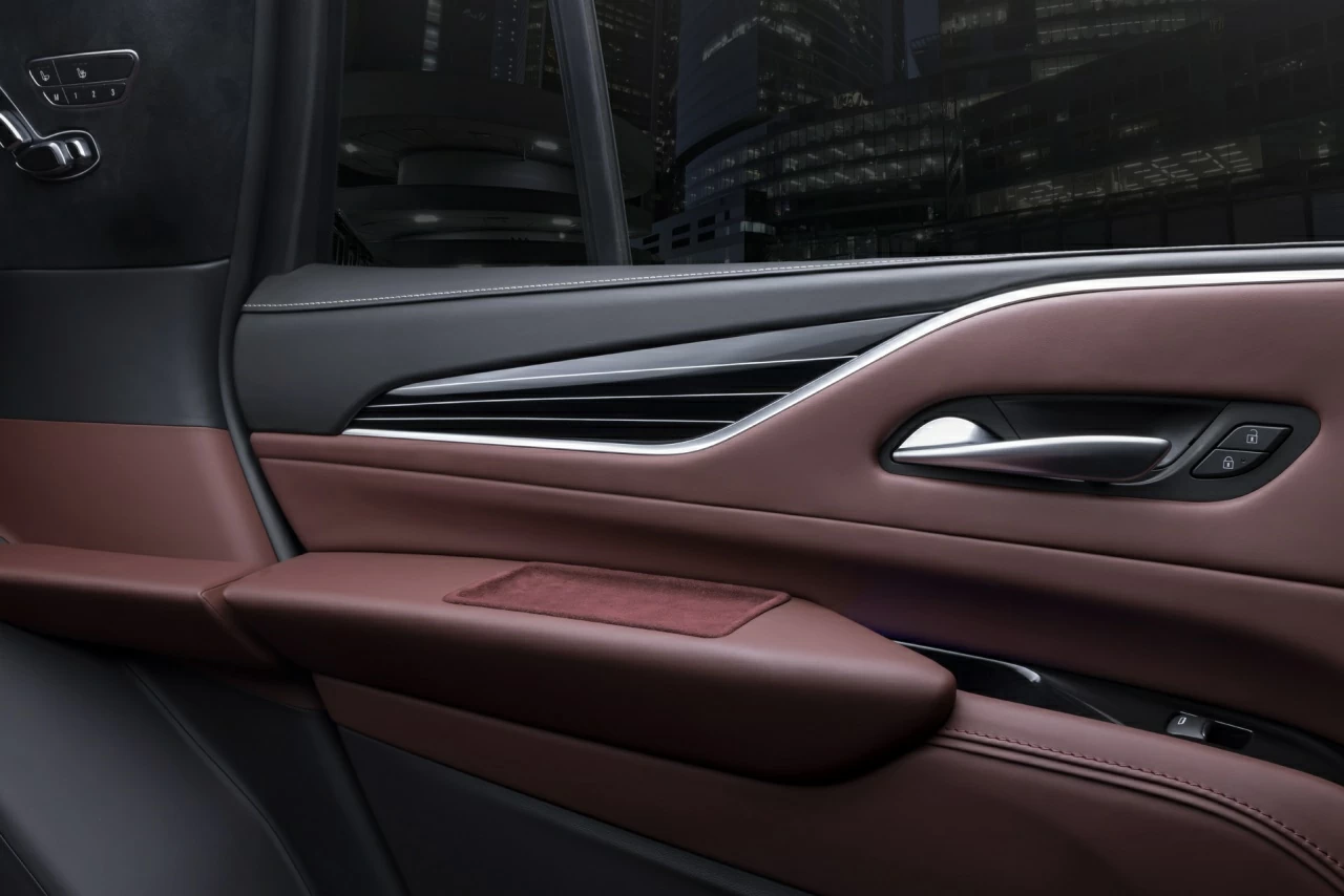 Cadillac Escalade Ultima Brown. Дверь