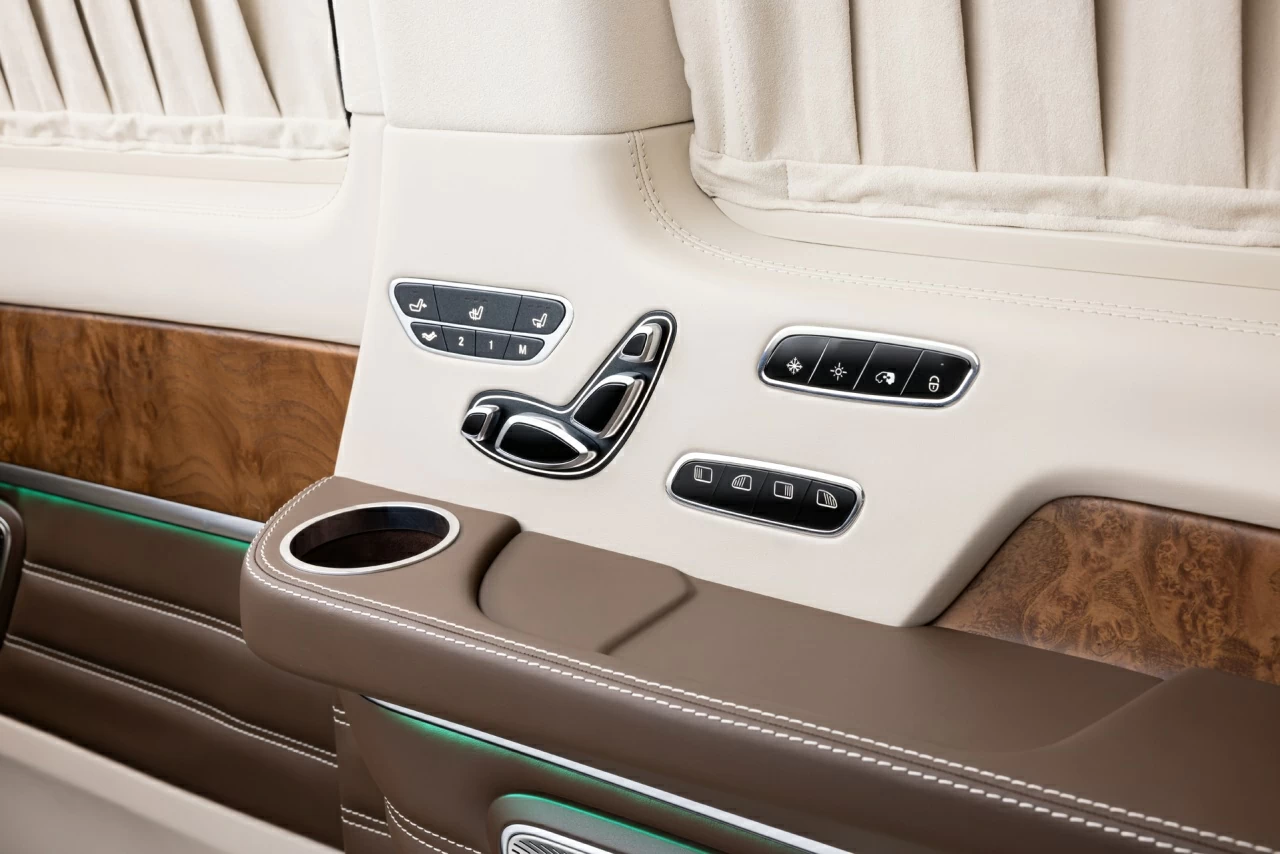 Mercedes-Benz V-Chairman. Дверь