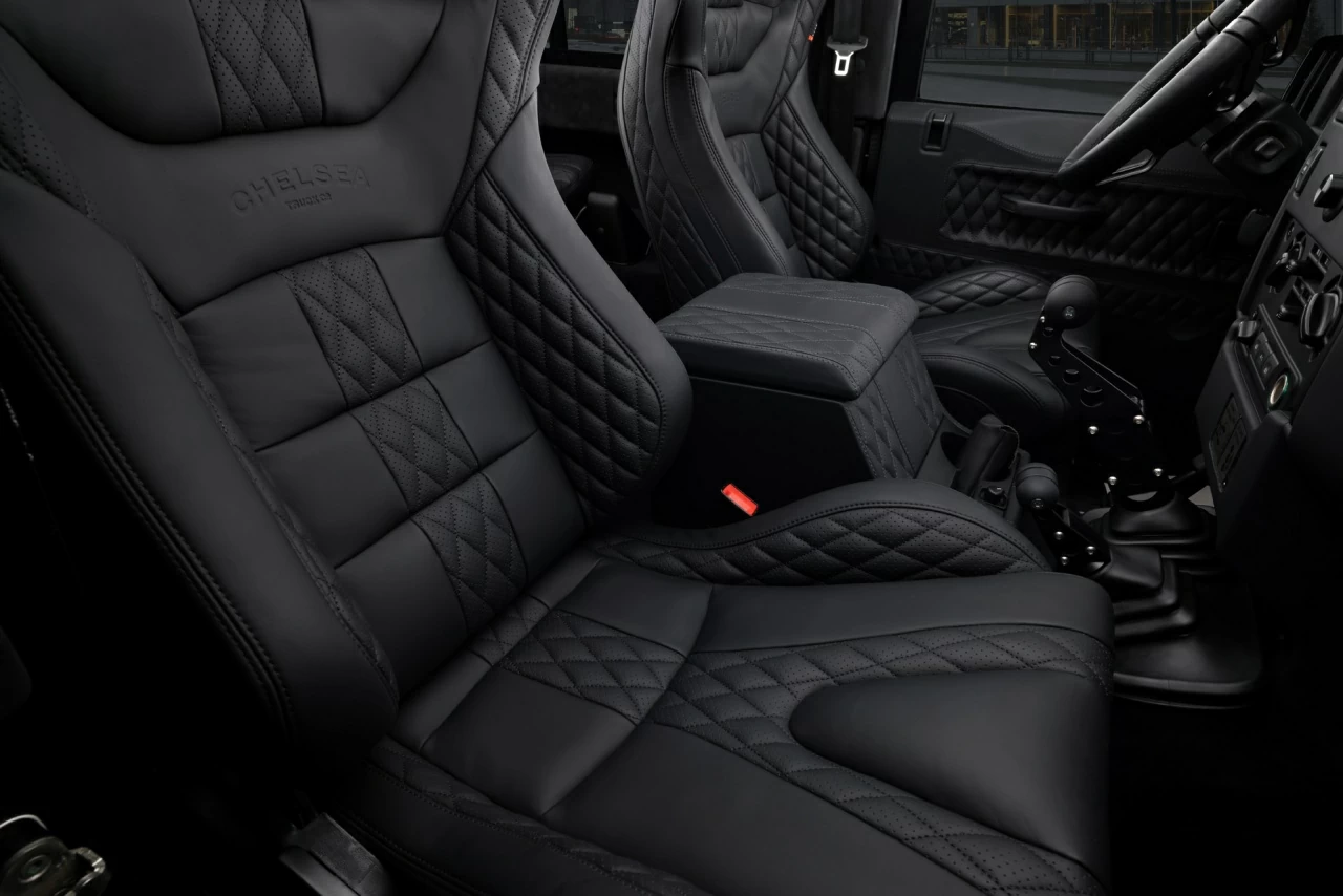 Салон Land Rover Defender Chelsea Truck Company. Фото 1