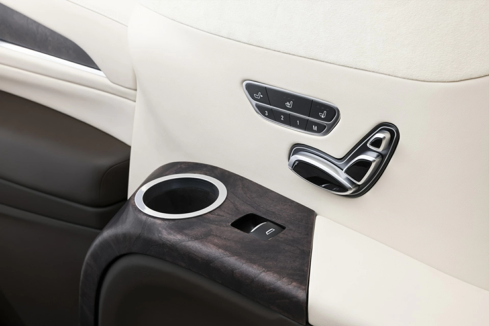 Тюнинг Cadillac Escalade Beige ULTIMA VIP. Фото 1