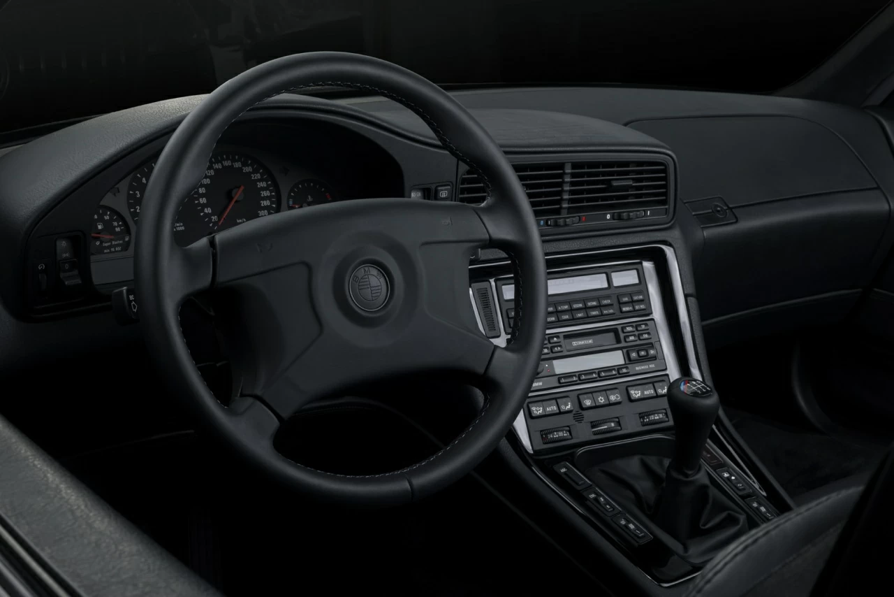 BMW 850 CSi. Руль