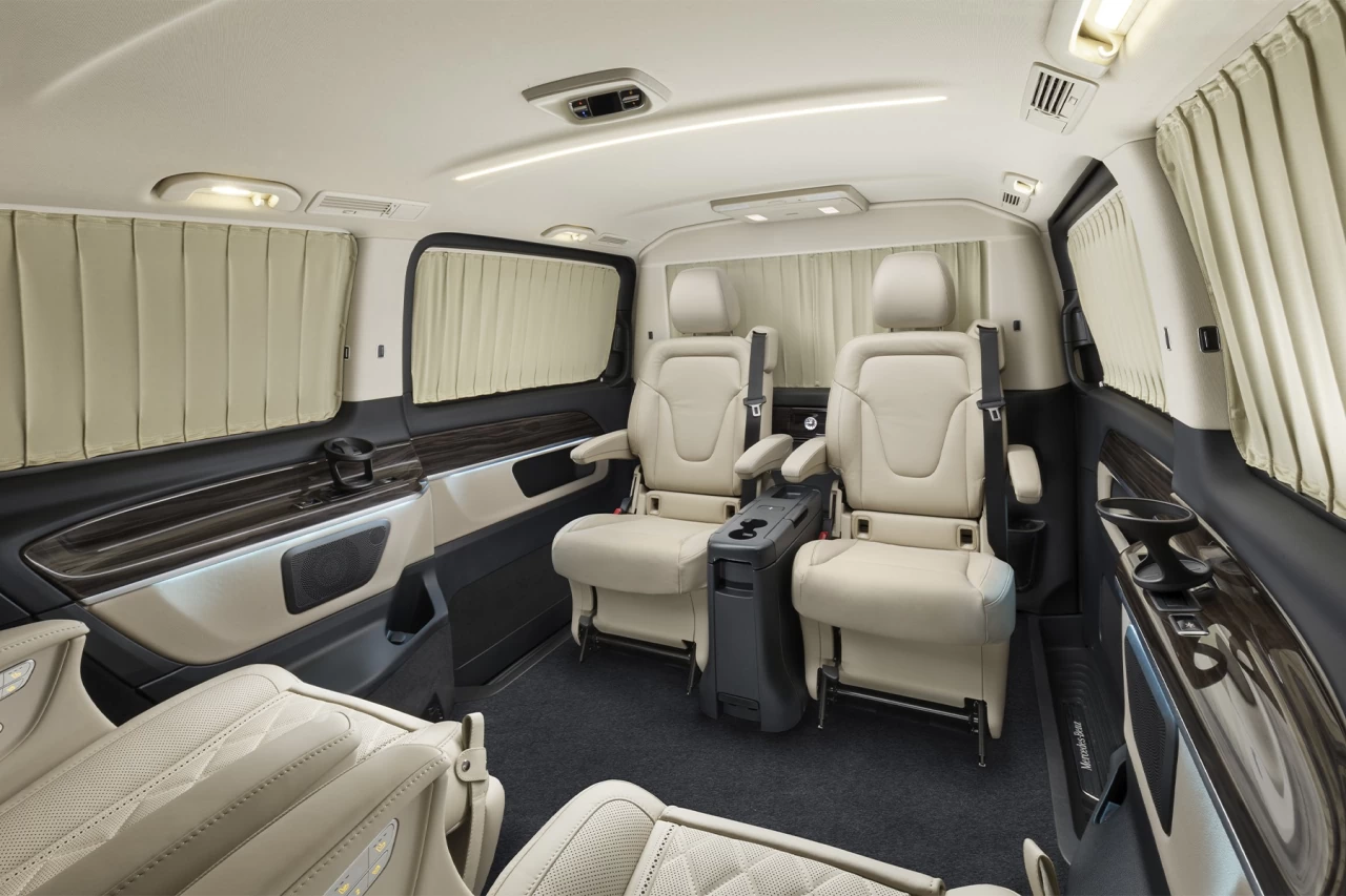 Межсалонная перегородка в автомобиль. Фото 1