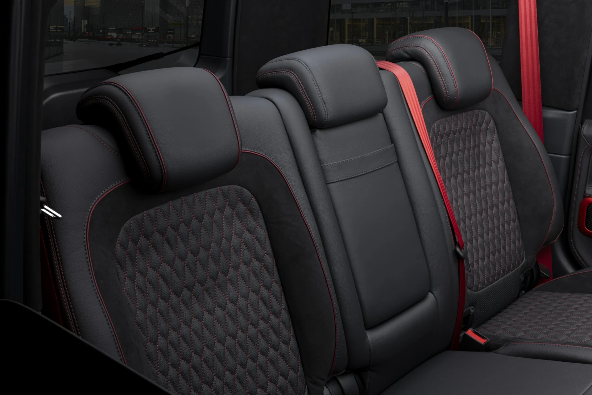 Салон Mercedes-Benz BRABUS G900 Rocket Red&Black. Фото 4