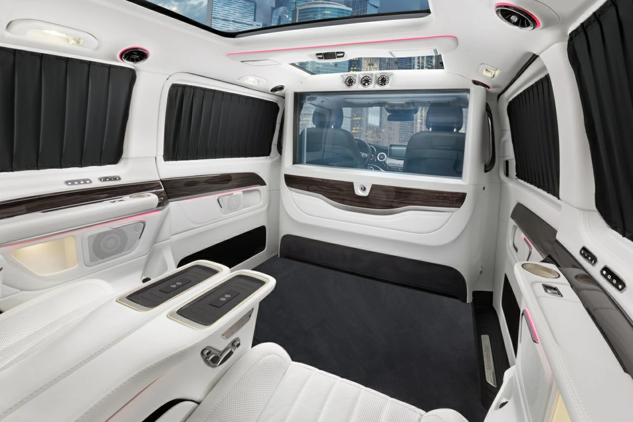 Салон Mercedes-Benz V-Comfort. Фото 34