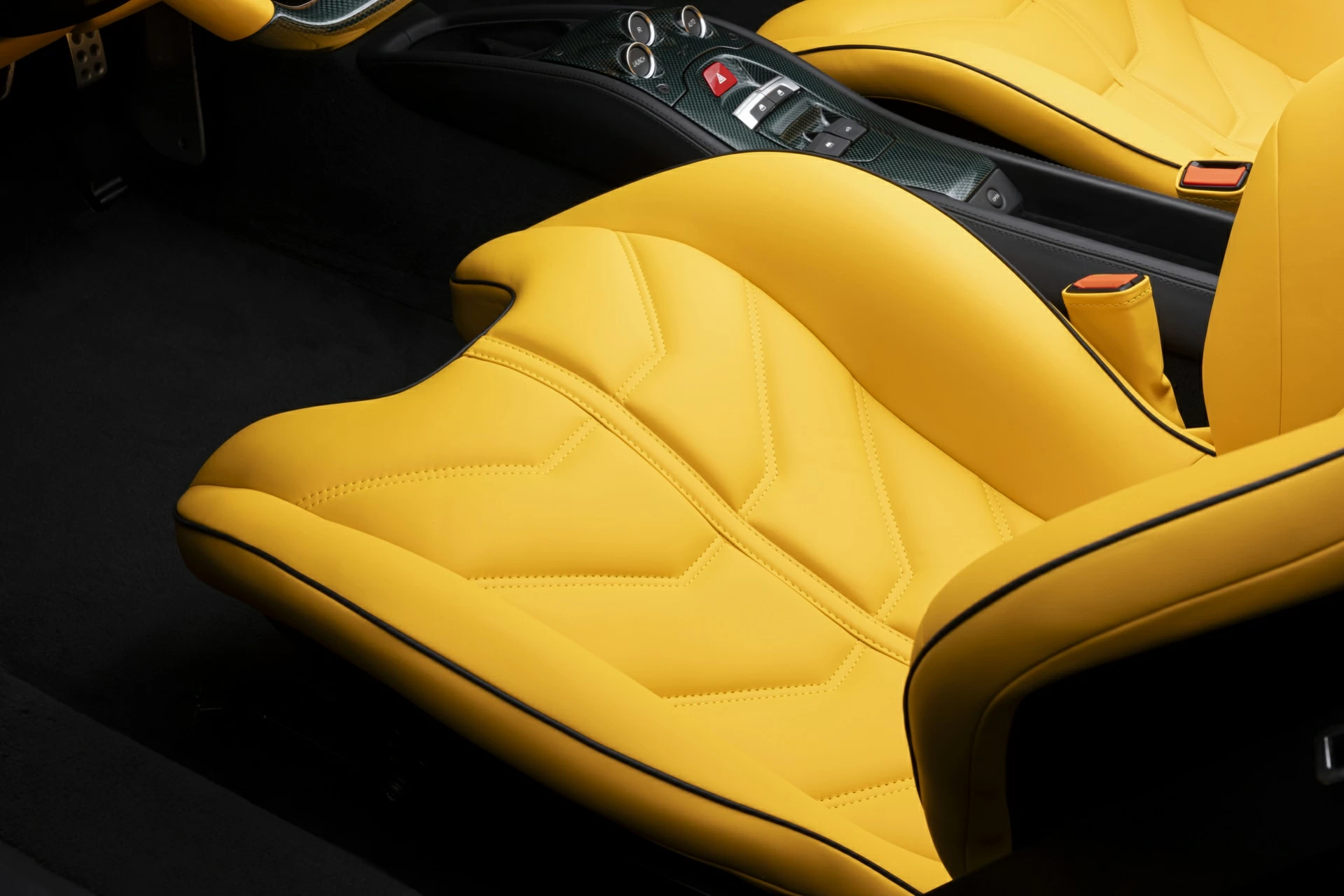 Сиденья для Ferrari 458 yellow. Фото 1