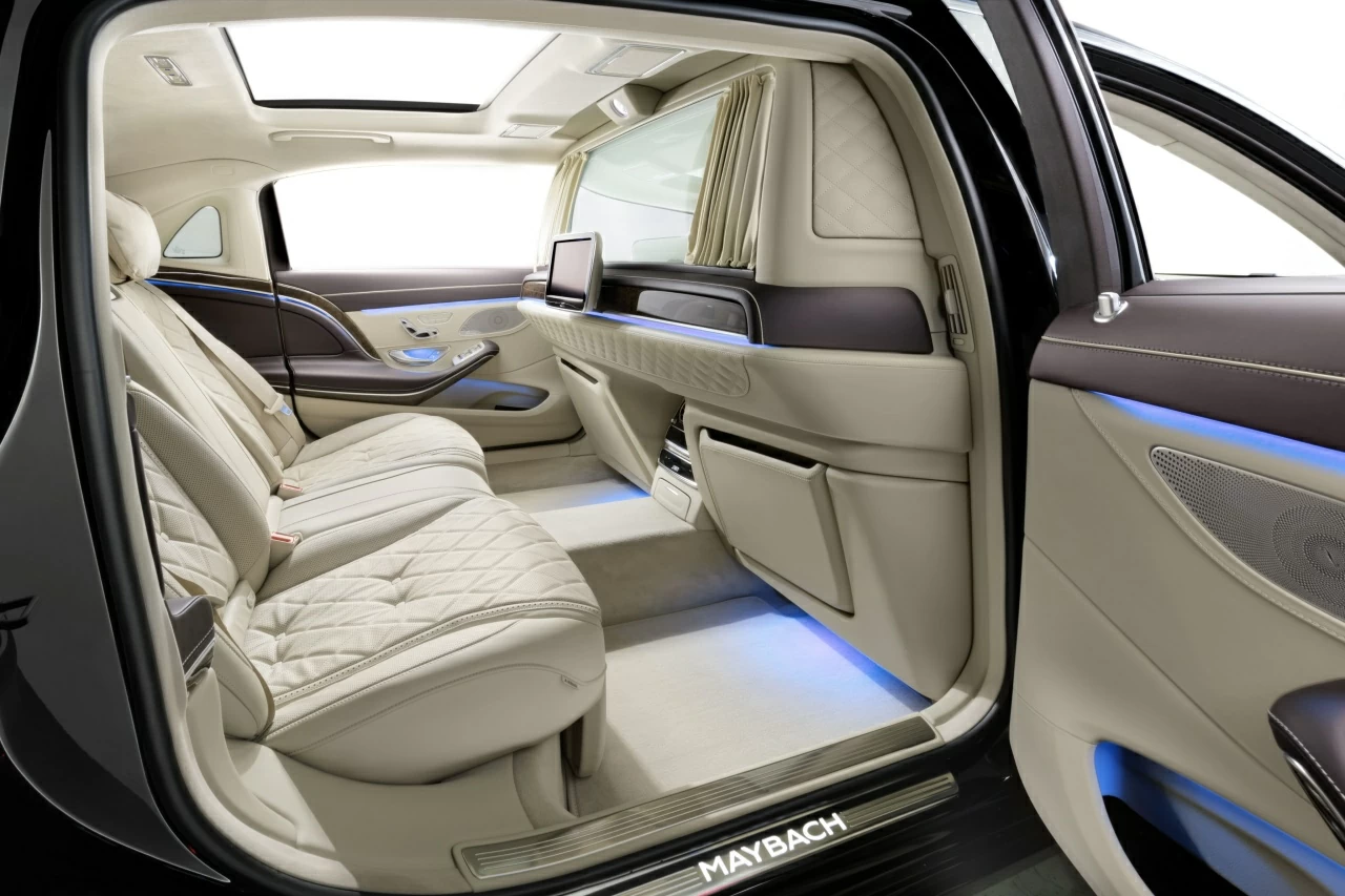 Перегородка для автомобиля. Фото