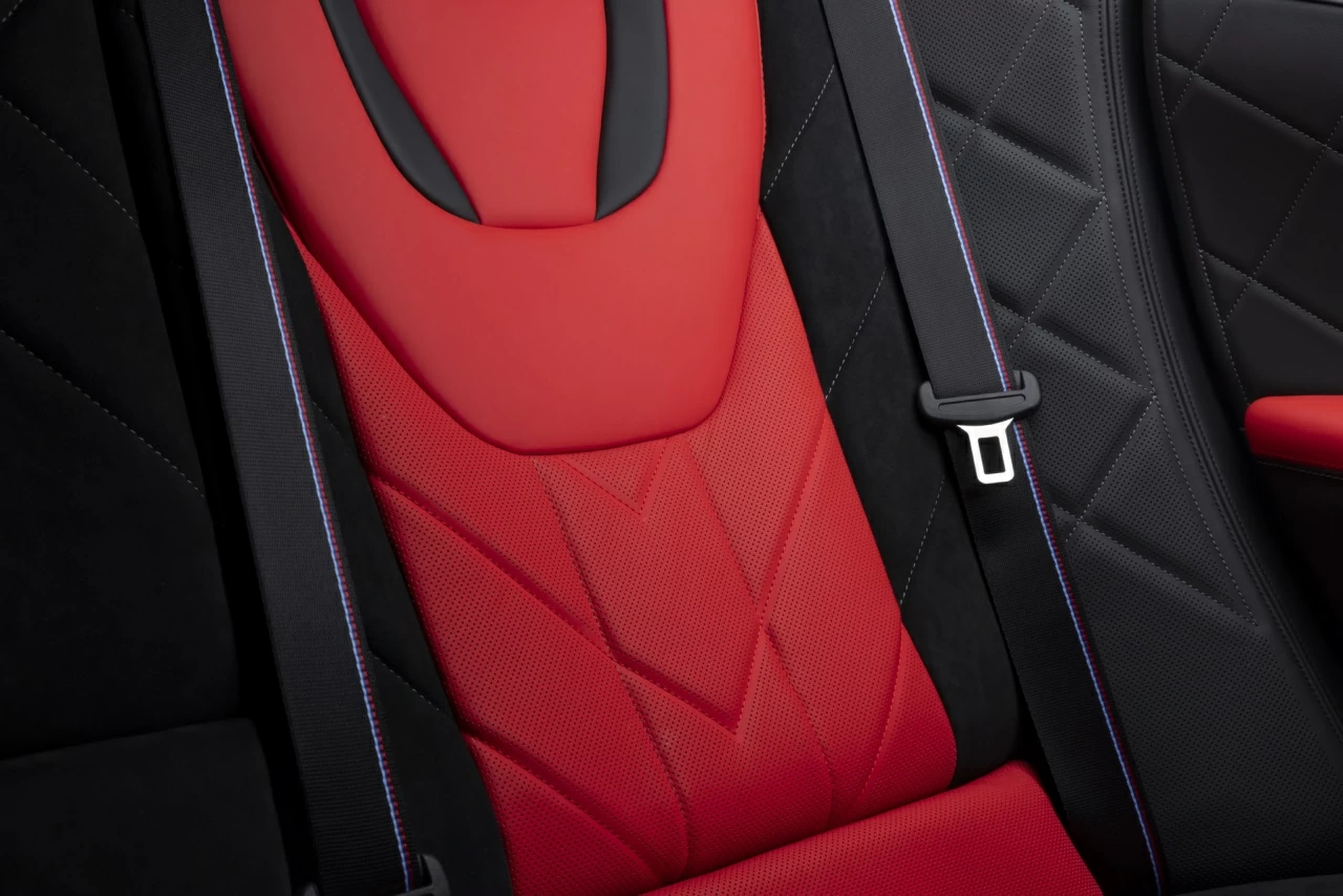 Сиденья для BMW XM. Фото