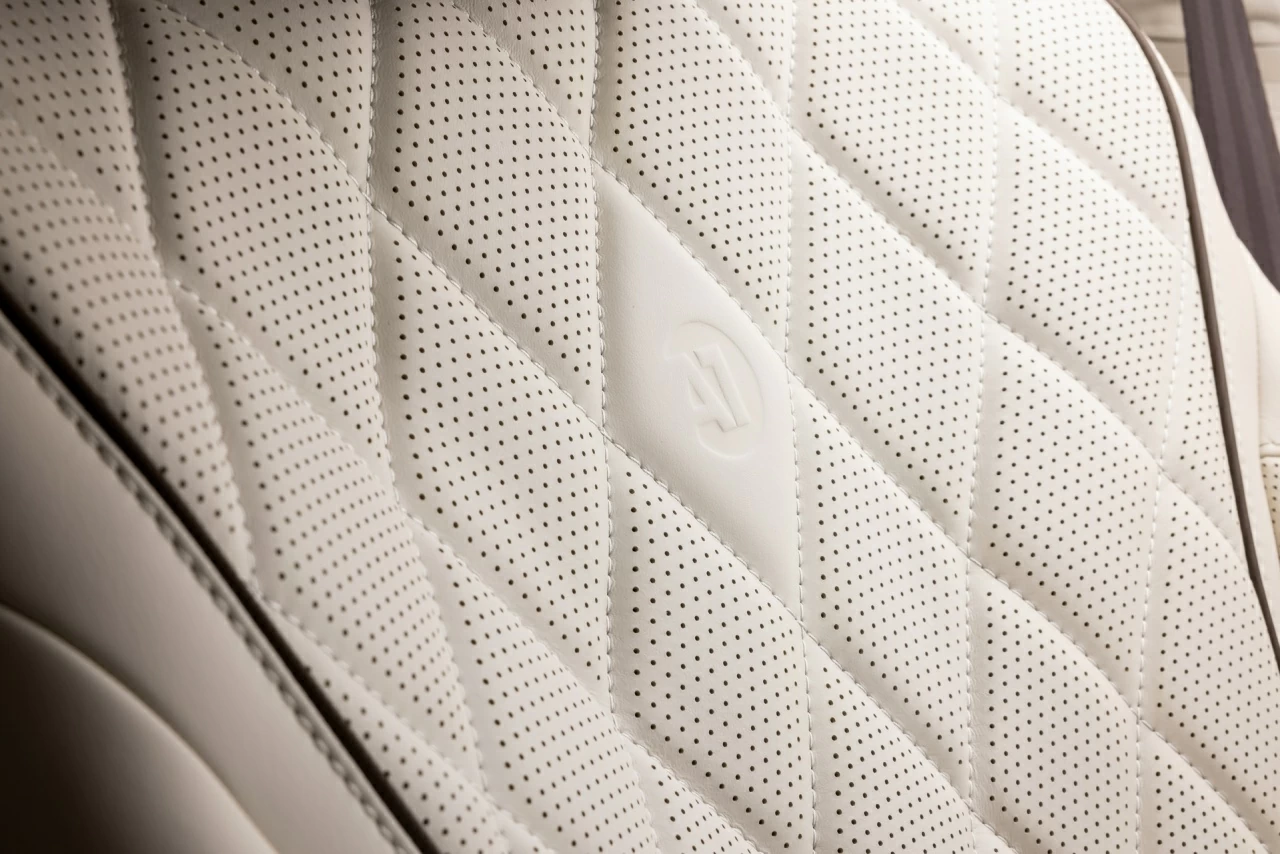 Сиденья для Mercedes-Benz V-Chairman.