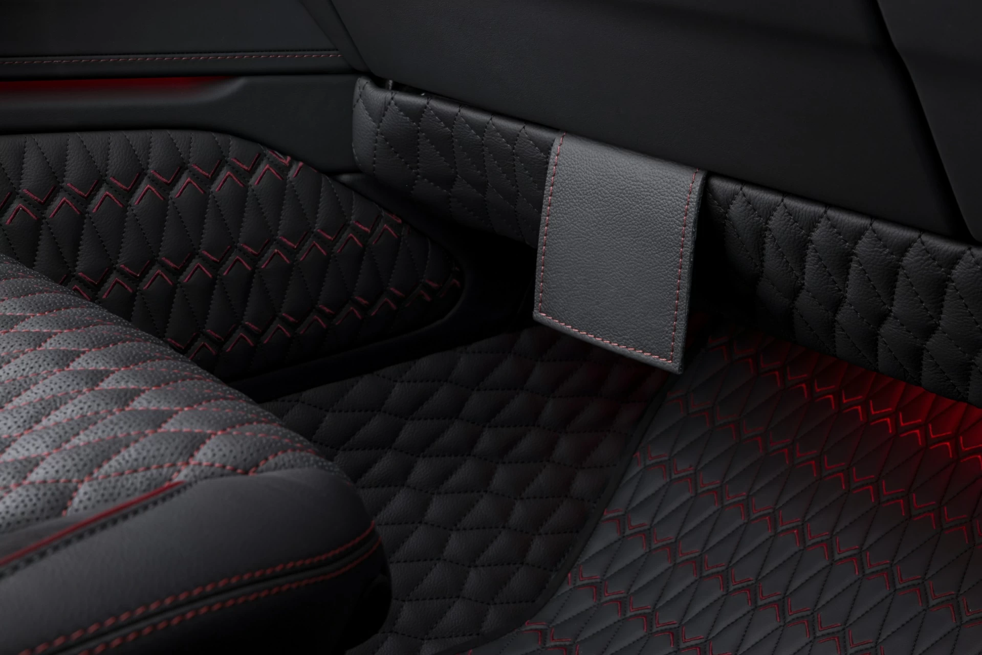 Тюнинг Mercedes-Benz BRABUS G900 Rocket Red&Black. Фото 4